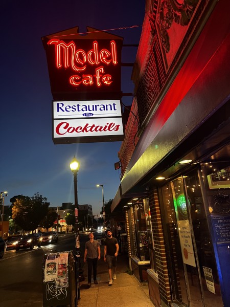 Model cafe